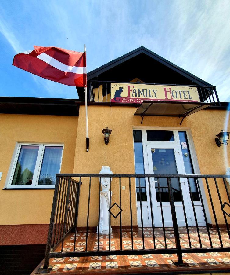 Family Hotel 다우가프필스 외부 사진