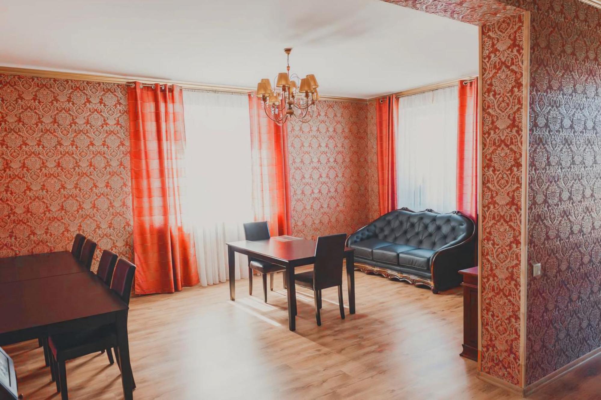 Family Hotel 다우가프필스 외부 사진